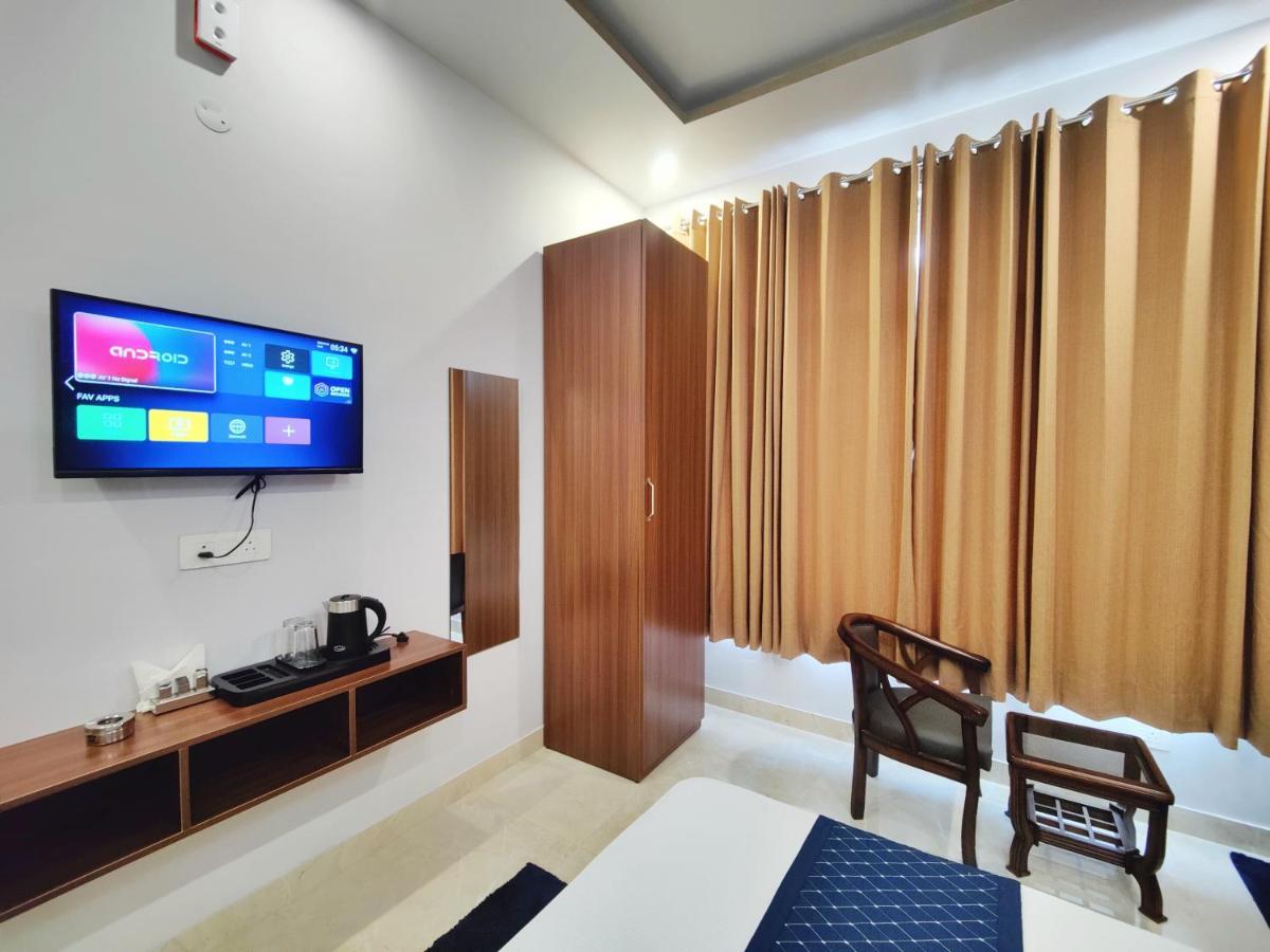 Hotel Park Hills Mohali Bagian luar foto