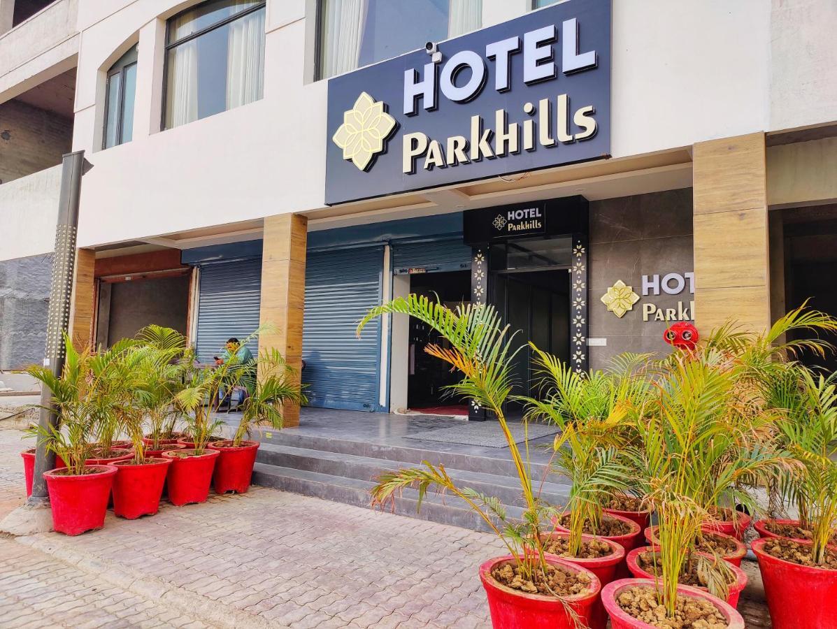 Hotel Park Hills Mohali Bagian luar foto