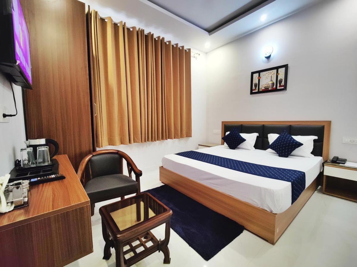 Hotel Park Hills Mohali Bagian luar foto