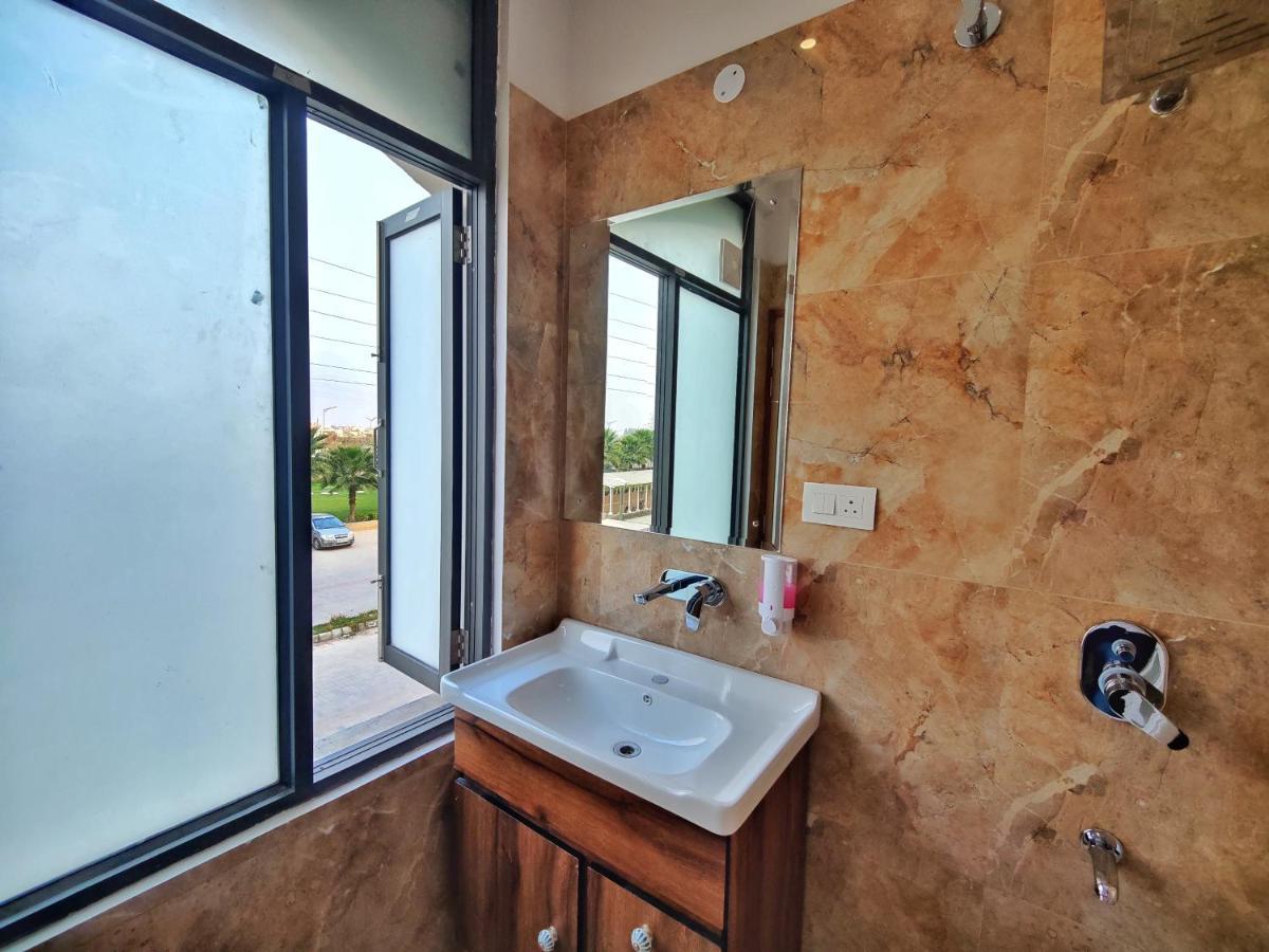 Hotel Park Hills Mohali Bagian luar foto
