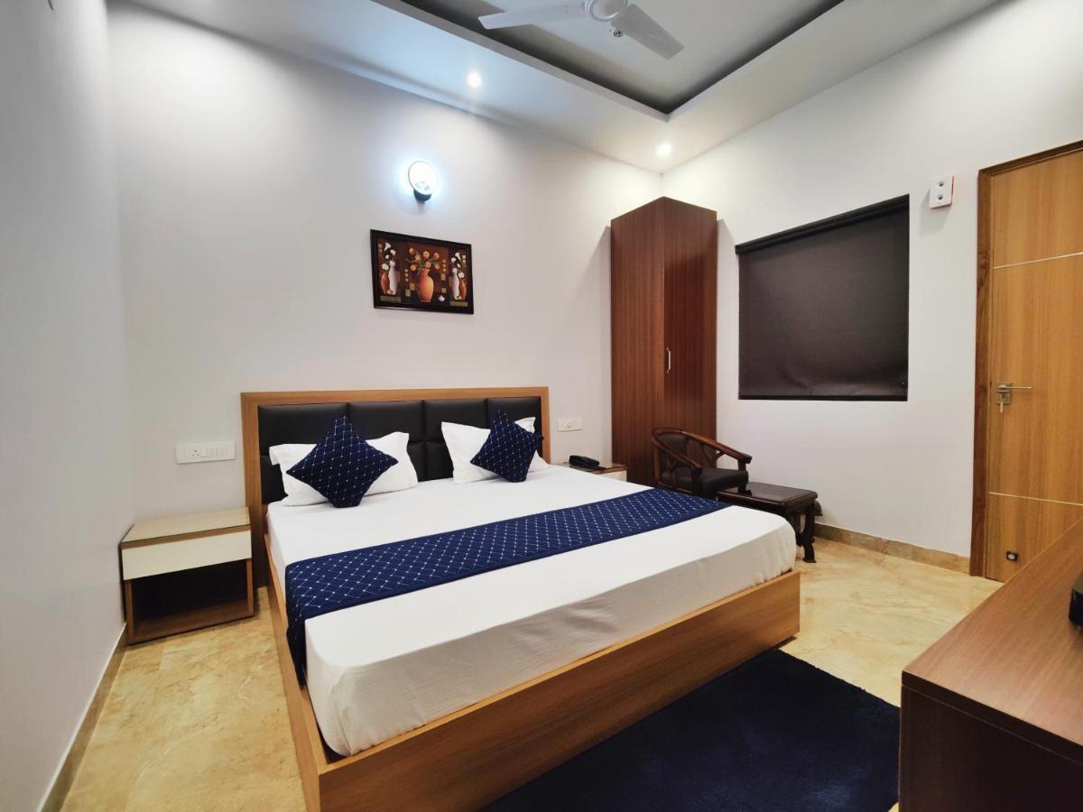 Hotel Park Hills Mohali Bagian luar foto