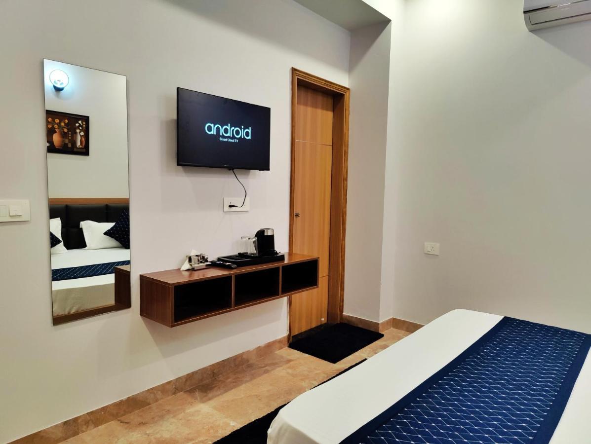 Hotel Park Hills Mohali Bagian luar foto