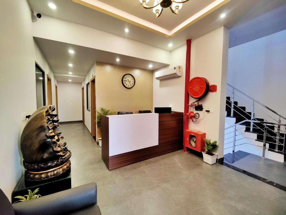 Hotel Park Hills Mohali Bagian luar foto