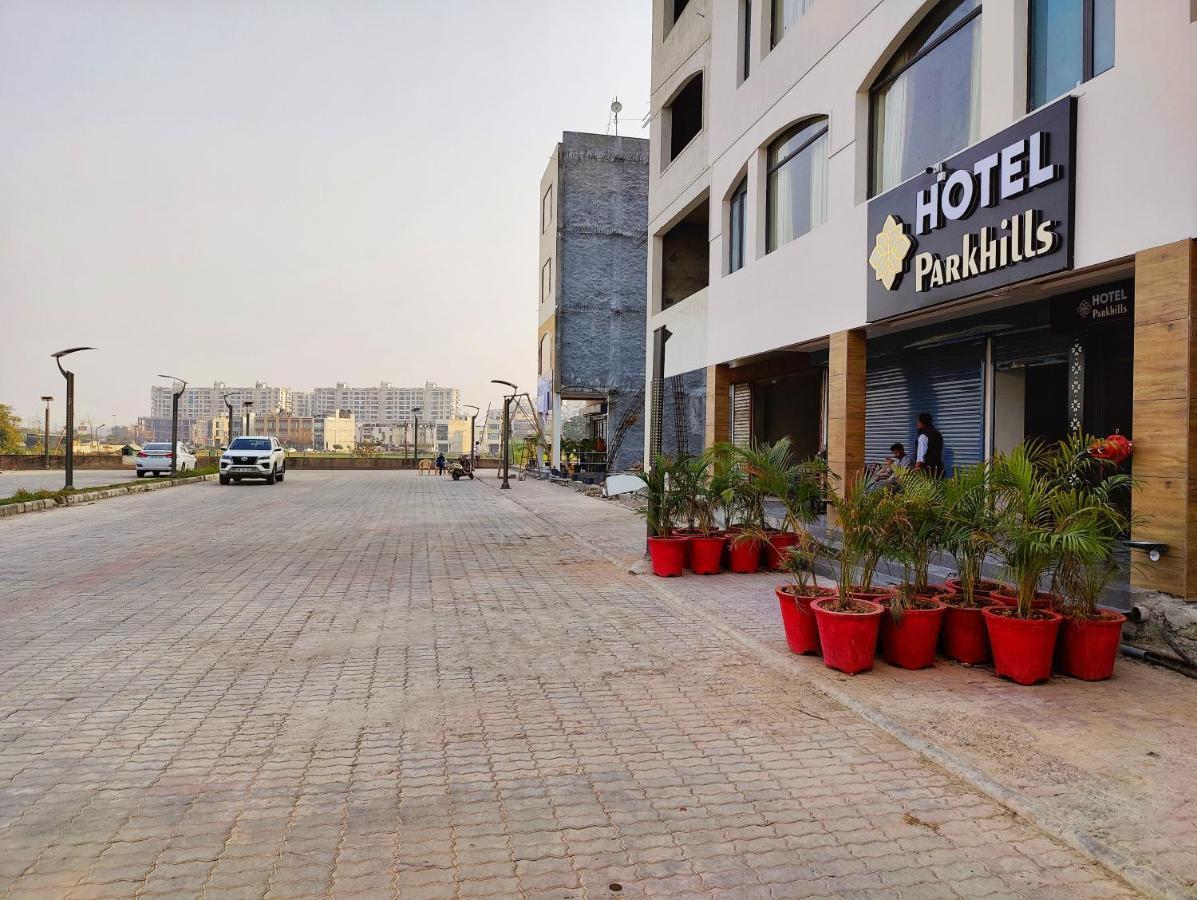 Hotel Park Hills Mohali Bagian luar foto