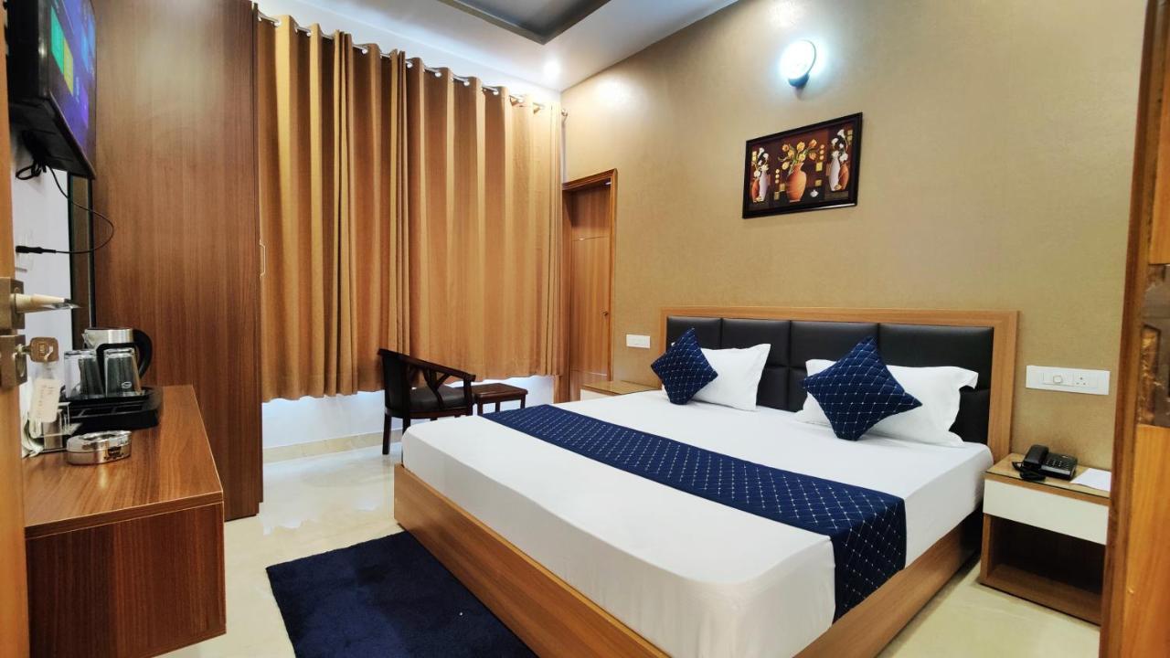 Hotel Park Hills Mohali Bagian luar foto