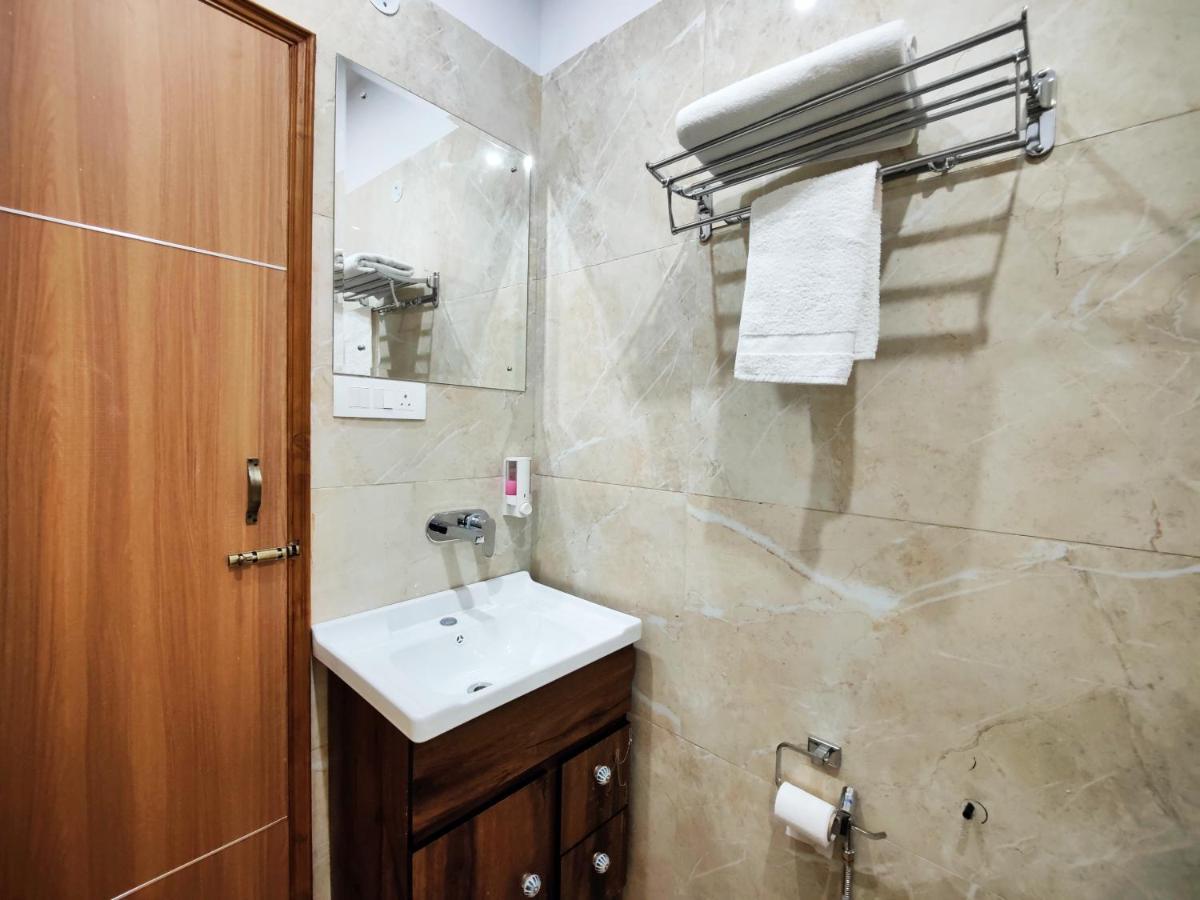 Hotel Park Hills Mohali Bagian luar foto