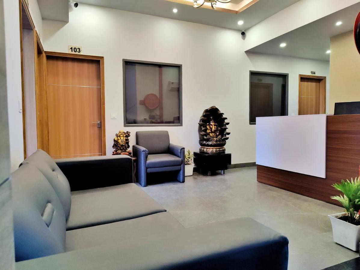 Hotel Park Hills Mohali Bagian luar foto